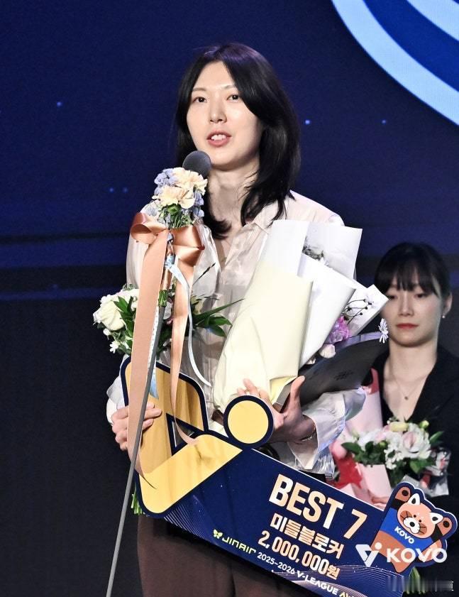 国际排坛动态韩国女排【影后华丽转身 梁孝真正式加入KBSN担任排球解说员】 KB