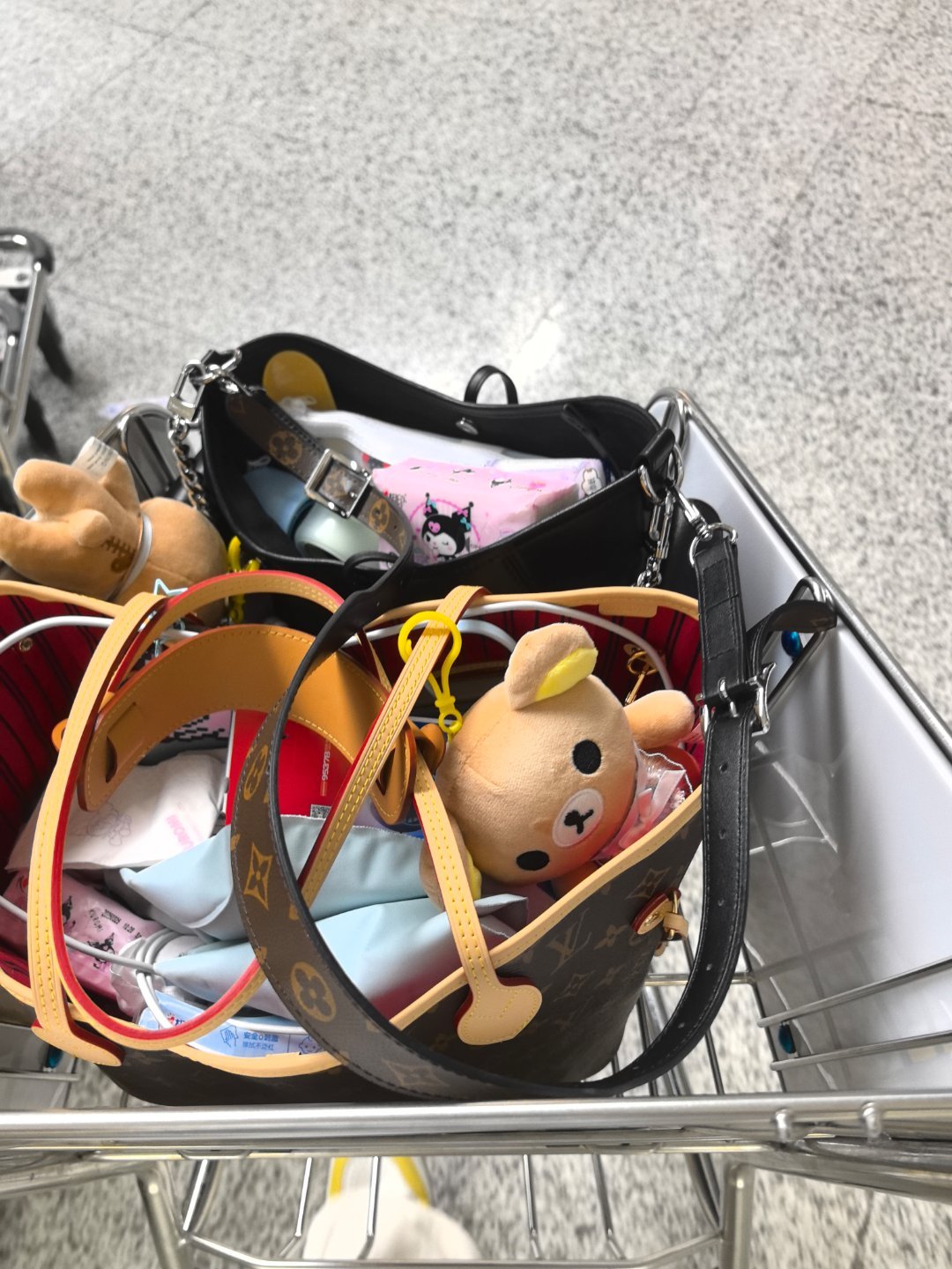 绝对不熬夜了捏 t3b我和你和解了 重庆·重庆江北国际机场