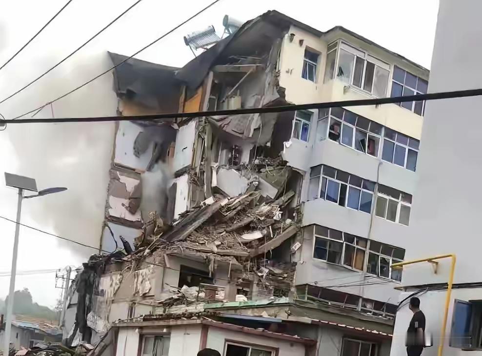 2026年6月29日清晨，辽宁省葫芦岛市南票区一栋居民楼突然发生爆炸。刹那间，现