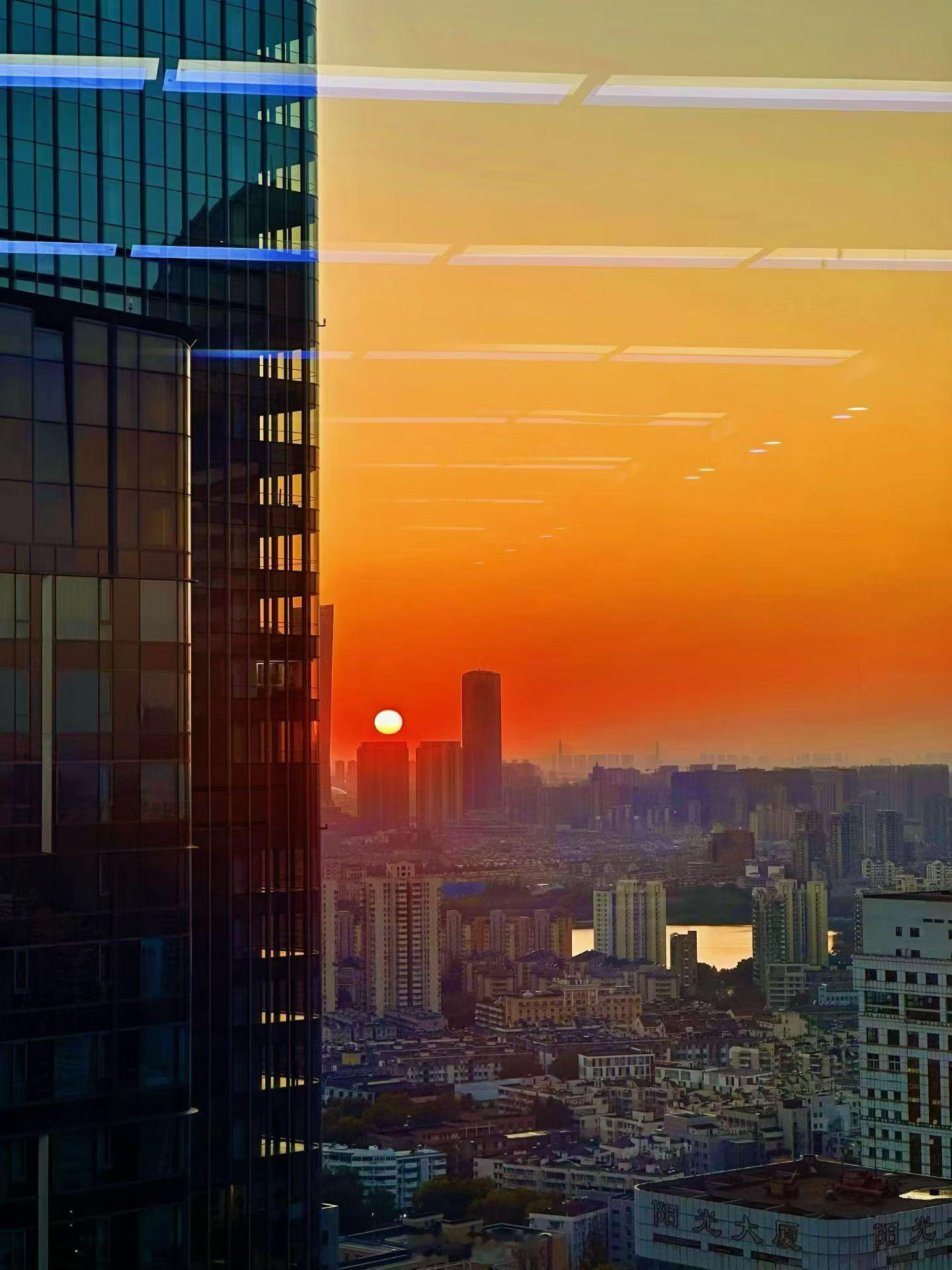 今天早上这个天哦有点儿好看呢