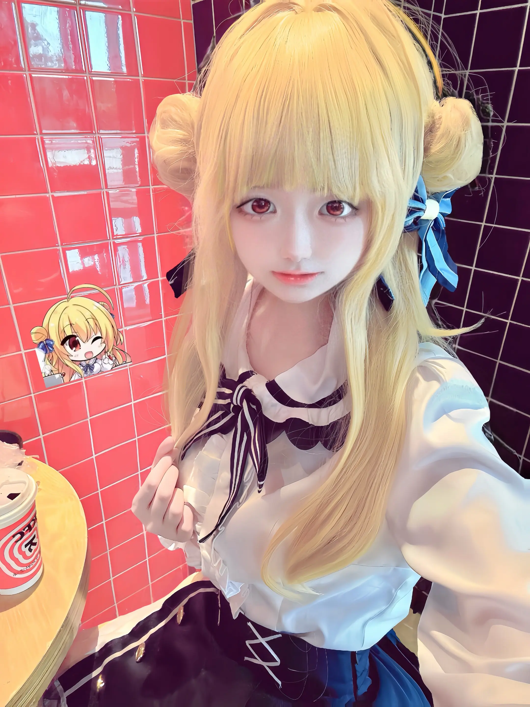 和牢妹一起吃饭⌯>v<⌯。