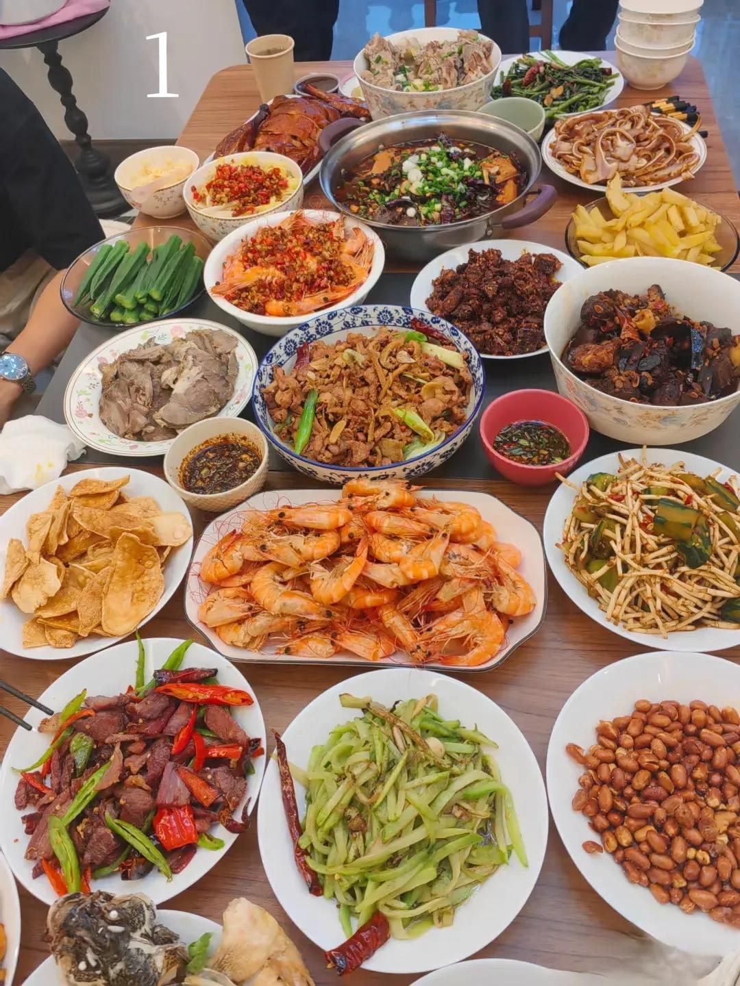 这两家同时请你吃饭，你会选择哪个？[what]