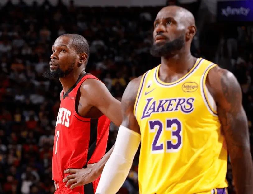 大小王又对上了！湖人季后赛首轮将对阵火箭今日NBA常规赛收官战结束，掘金客场击败