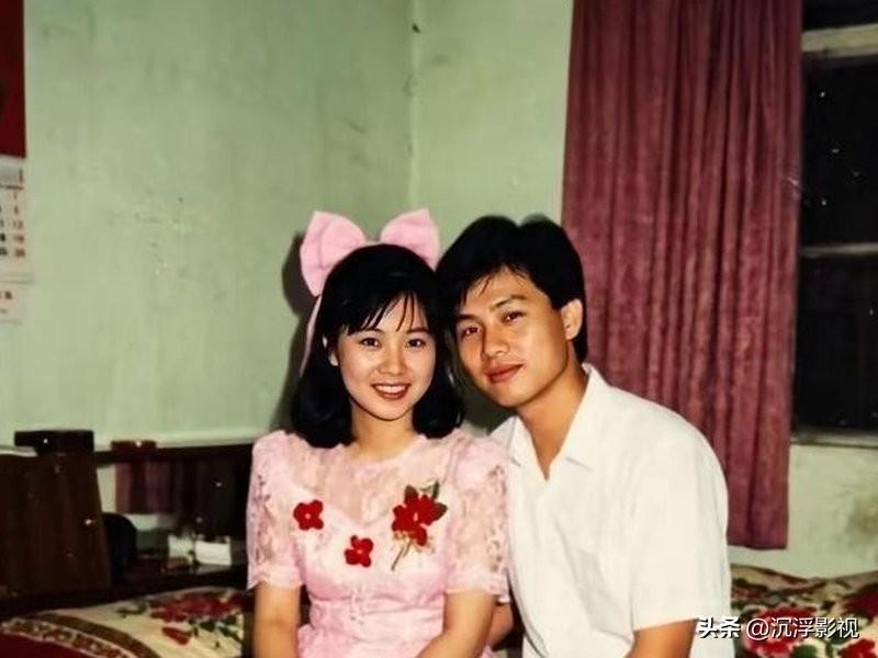 张娣拖了六年才签字离婚。从冯小刚提离婚到她松口，六年。很多人说她放不下，但仔细想