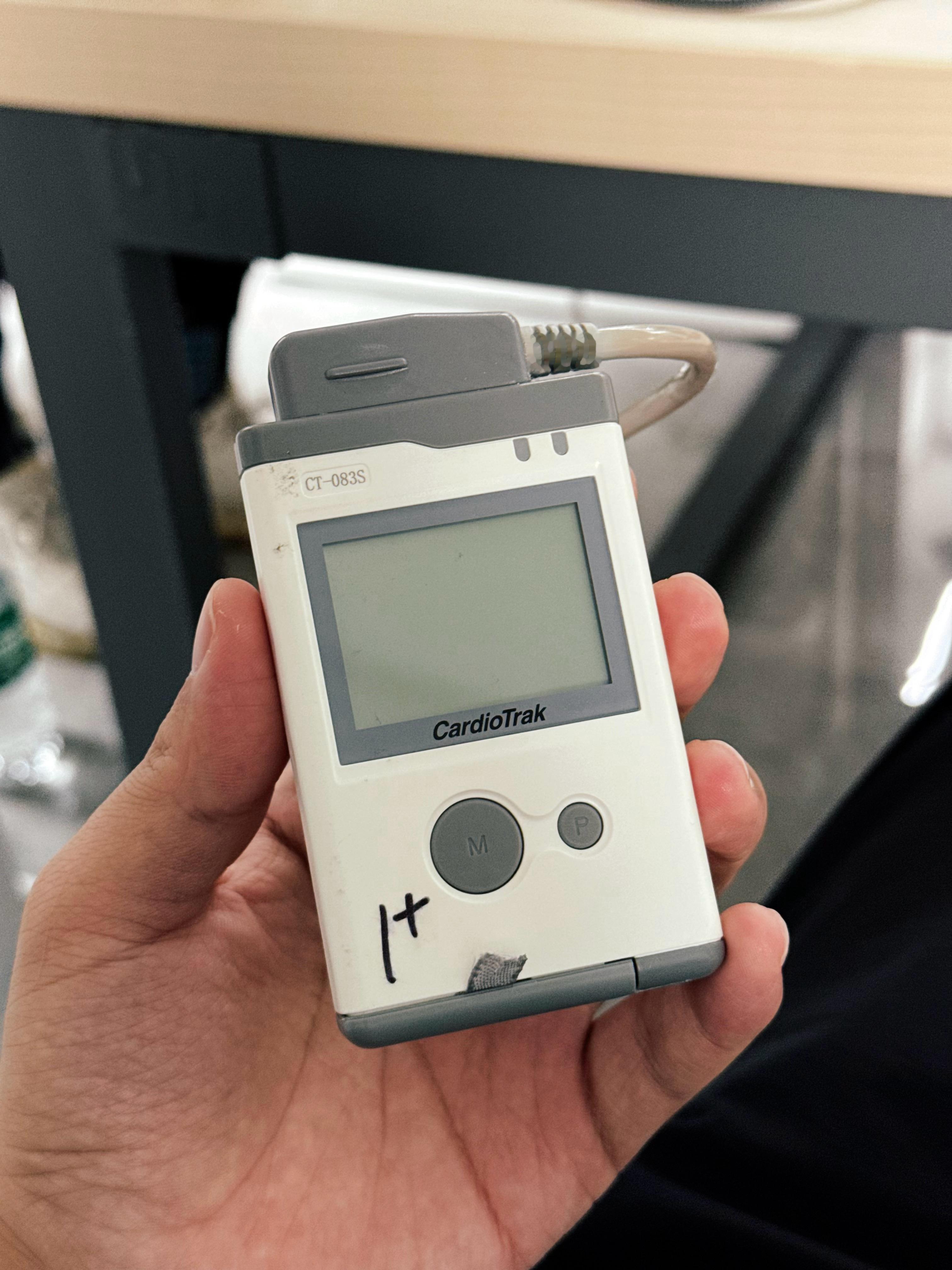 动态心电图的小书包又背上了……我万万没想到，这个机器价值 37000 元……价格