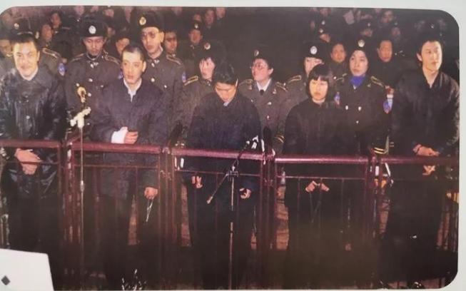 1990年6月30日夜，黑龙江饶河县的边境线上，枪声撕破宁静。不到十分钟，17人