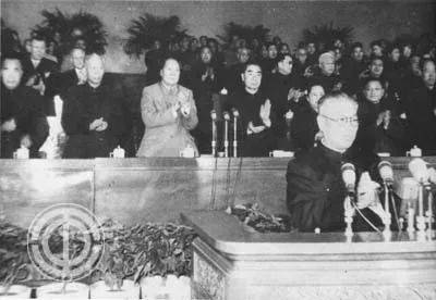 历史上的今日  1957年12 月 2 日 上午，同李富春谈第二个五年计划问题。
