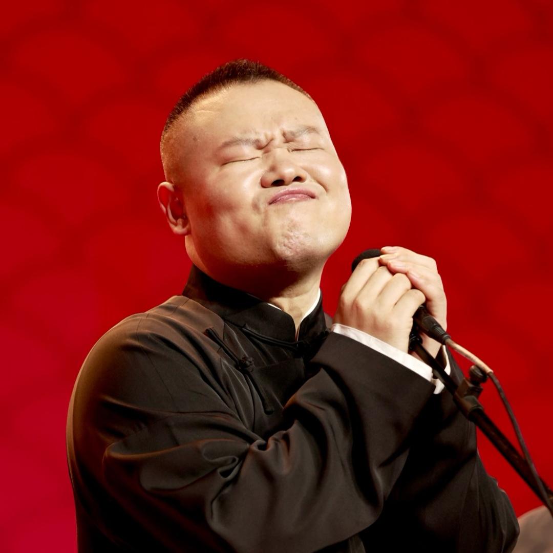 小岳岳目前有一个问题
已经出现了
他知道 很多观众说 不希望他上春晚了！连续好多