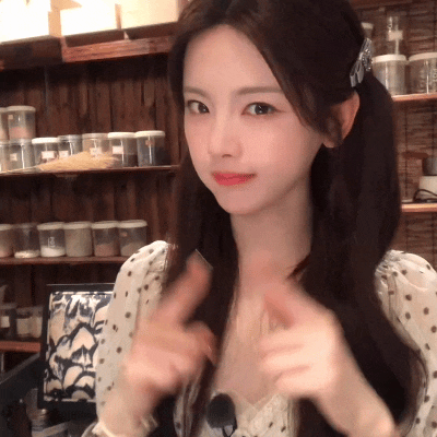杨超越 “不要怀疑当下的选择，努力过好每一个今天，相信明天的我会比今天更优秀。”