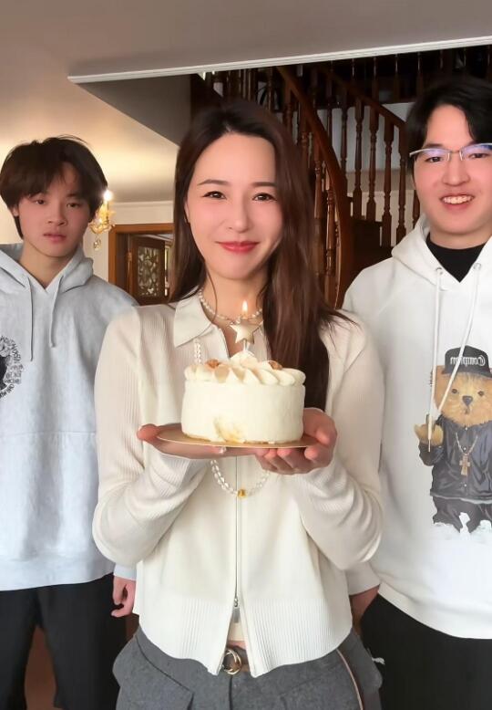 马景涛和吴佳妮的儿子都不像爸爸！ 马景涛和吴佳妮育有两个儿子，大儿子1...