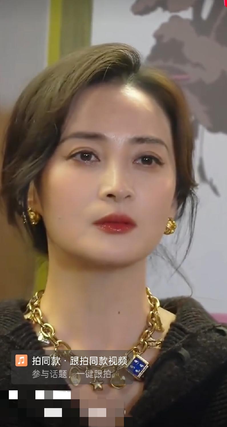 蒋勤勤，法拉利老了还是法拉利，只要长得好看带个金色粗链子也不觉得俗气，感觉短剧大