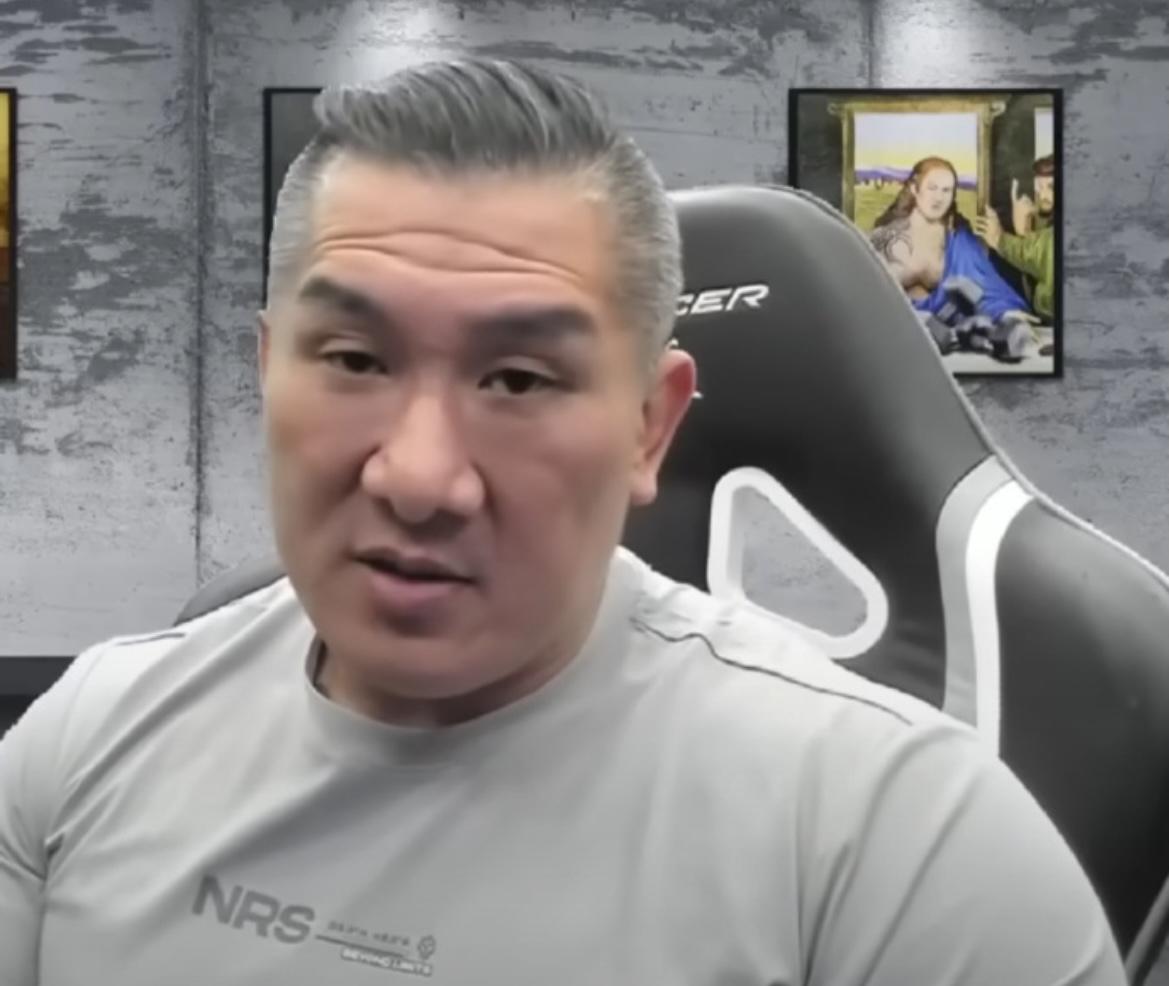 他们压根没资格跟大陆谈什么对等尊严！馆长说得太戳肺管子了，大快人心！
首先，当年