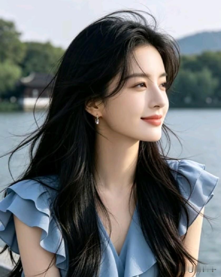 莫言说：
“一个人的面相，
藏着他的过往；

一个人的眼神，
透着他的心肠。
