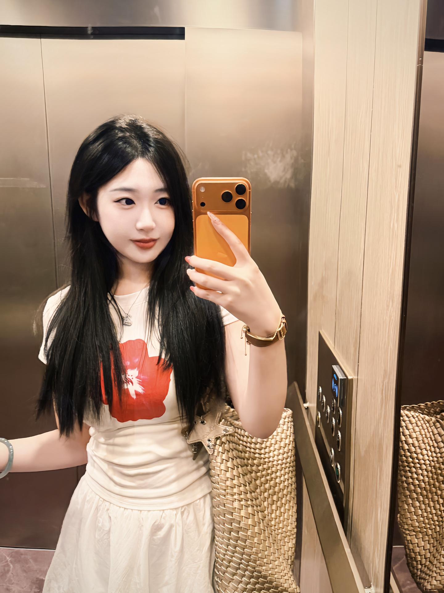 在自己的小世界里做最快乐的人 洒脱一些 世界并不需要你完美无缺