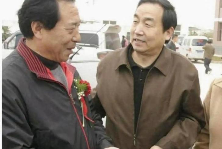 41岁出狱，没存款没工作，张铁生靠妻子每月工资过日子。董礼平托人把他塞进一家饲料