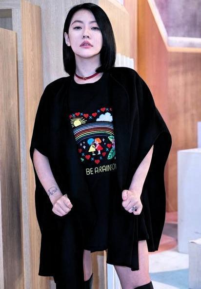 大S走后，小S的眼泪和那些事
2024年跨年，台北101烟火，小S录旁白，哭了，