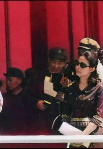 莫尼列太后在上世纪70年代穿的衣服，放在现在都不过时，都50多年了。
不过现在莫