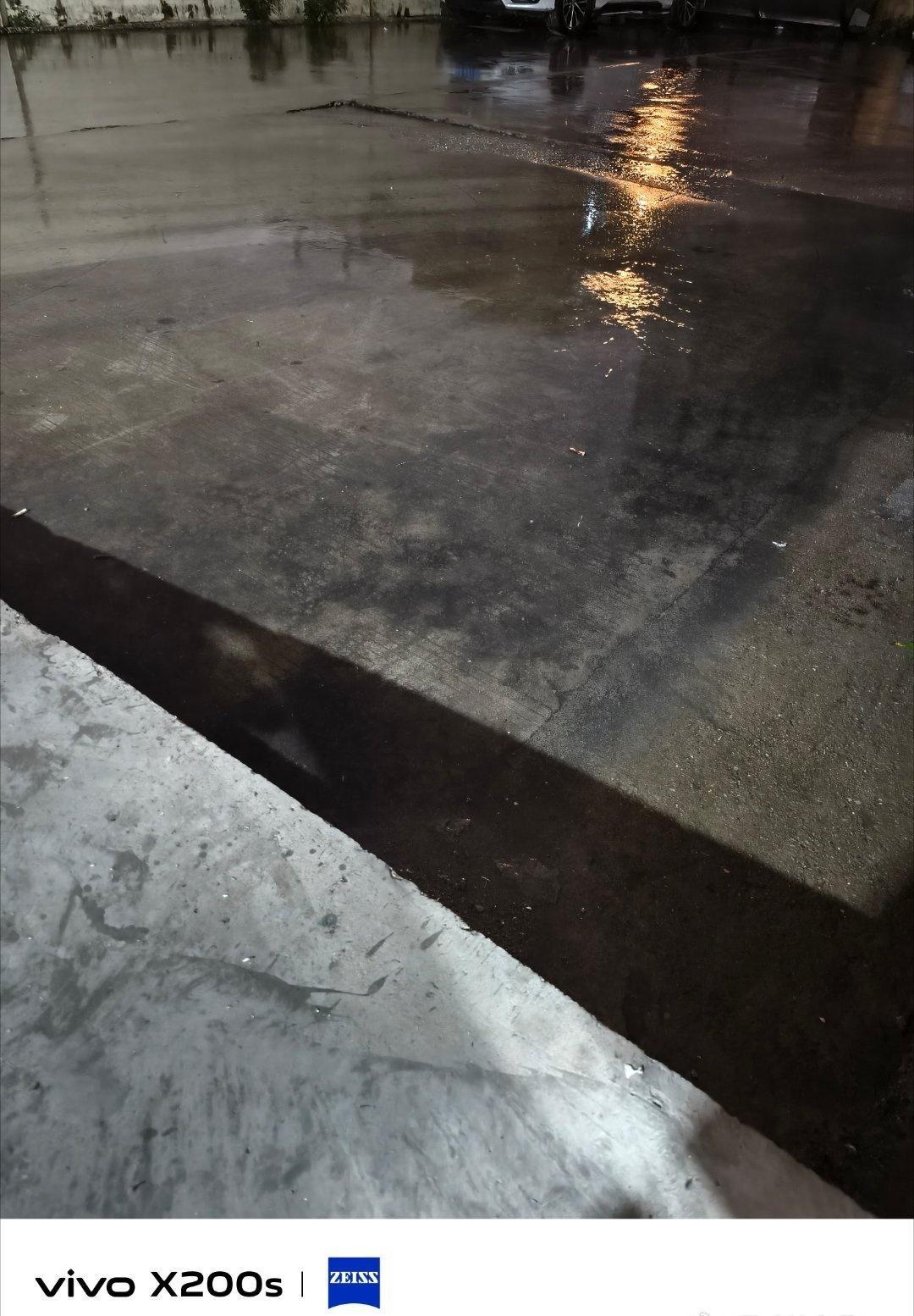 这雨下了一下午还有一晚上 ​​​
