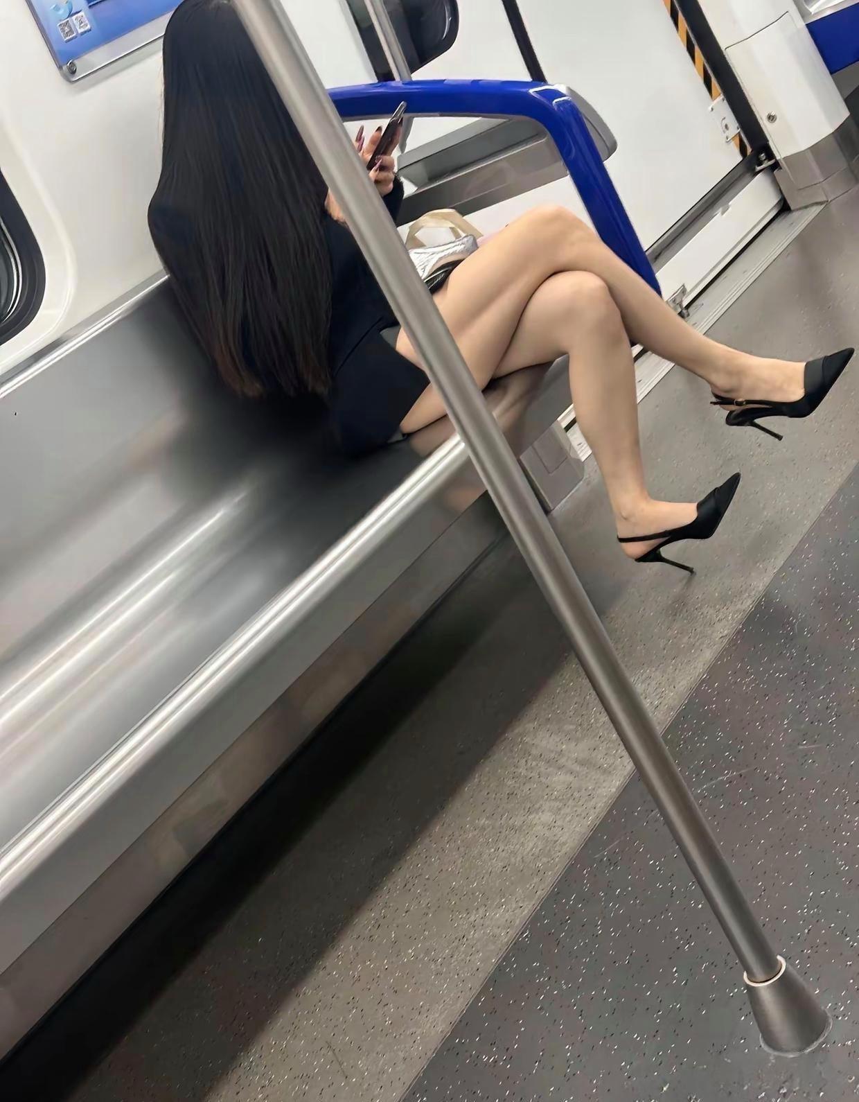 这么高的跟一般人受不住