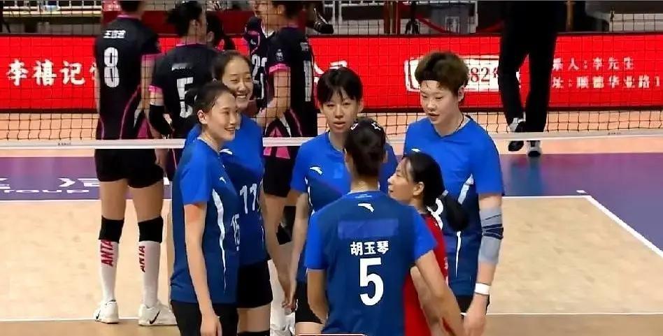 今天全锦赛小组赛第一局，名不见经传的云南女排以34:32打败了。

都以为上海队