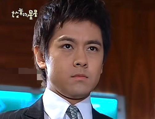 2007年，33岁的林志颖，看着像个初中生。