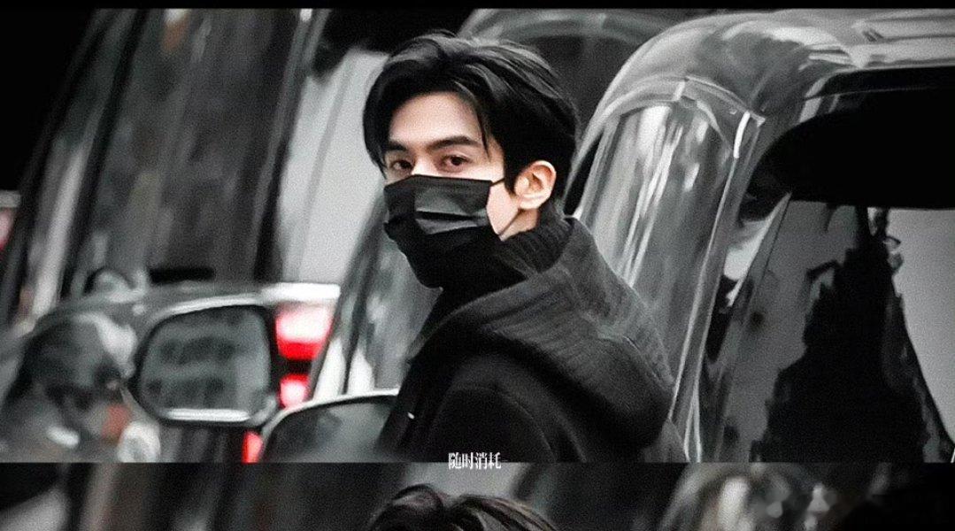 宋威龙站在那氛围感就起来了！彩排顺利，期待龙哥 