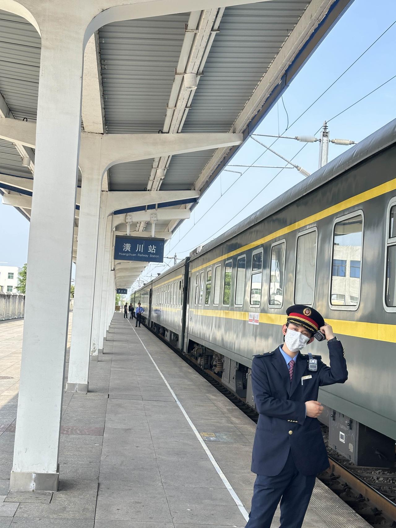 中国地大物博，刚刚坐绿皮火车路过潢川县，孤陋寡闻第一次听说潢川县。我每年自驾游两