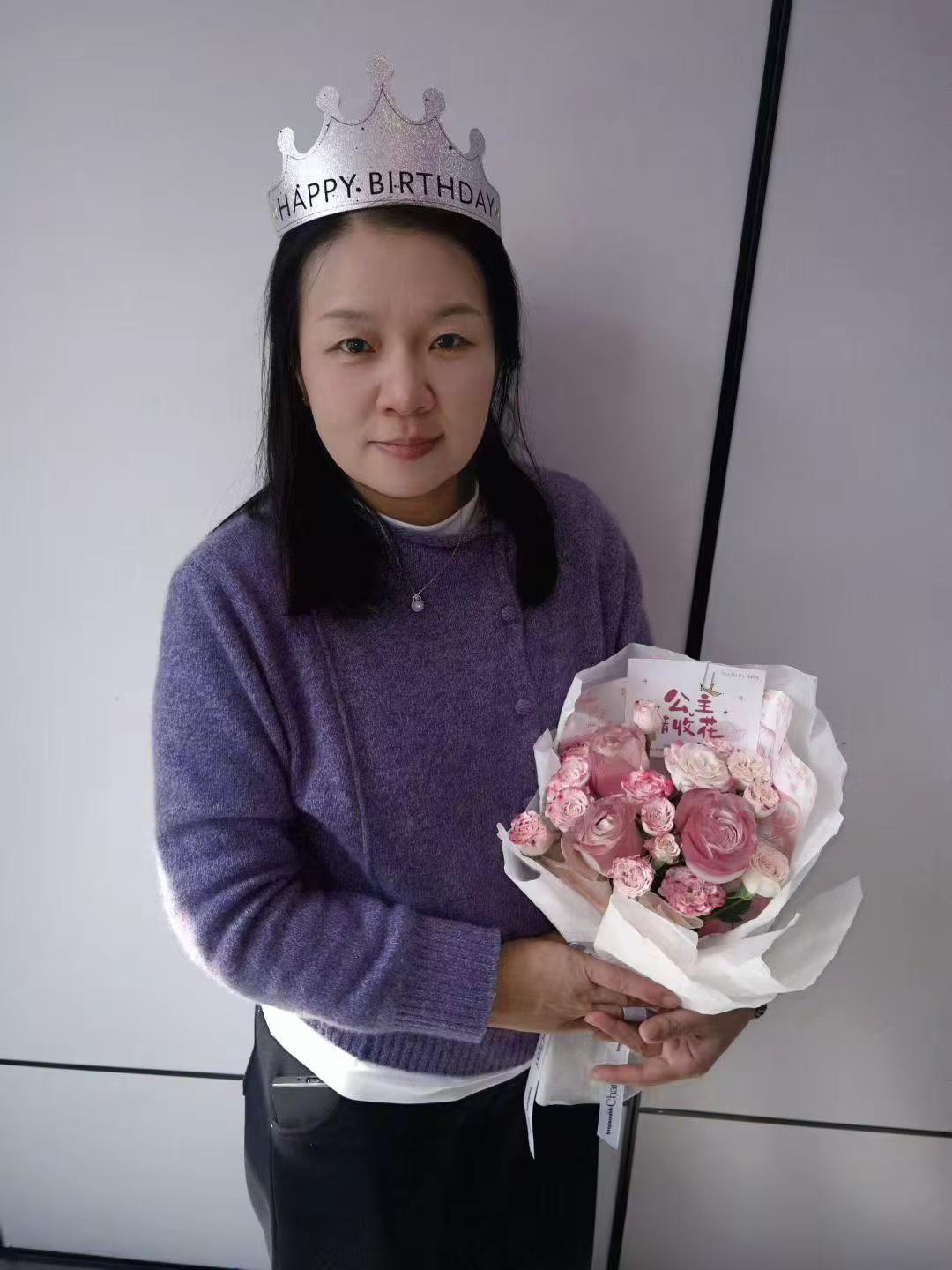 祝：大姐～生日快乐，永远漂亮，弟弟永远爱你。