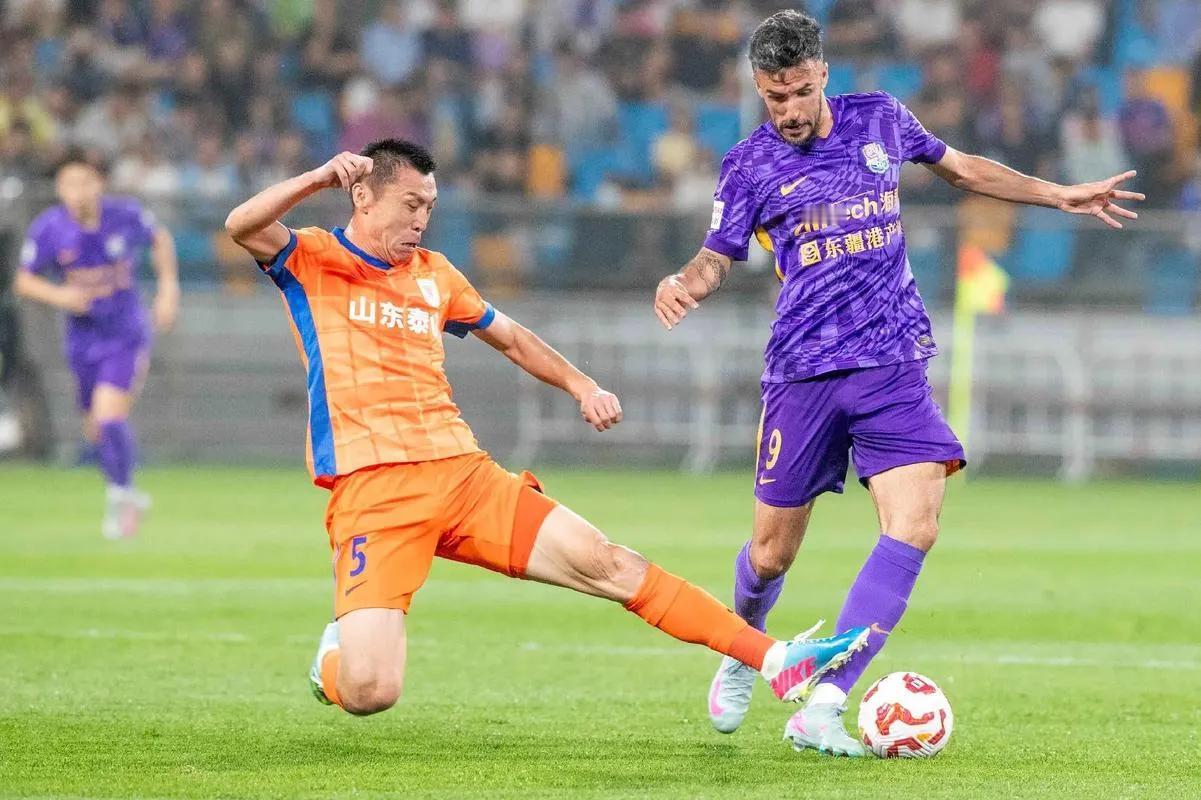 疯了！中超半场两大冷门！重庆打爆海港，津门虎领先泰山！
中超第7轮半场战罢，冷门