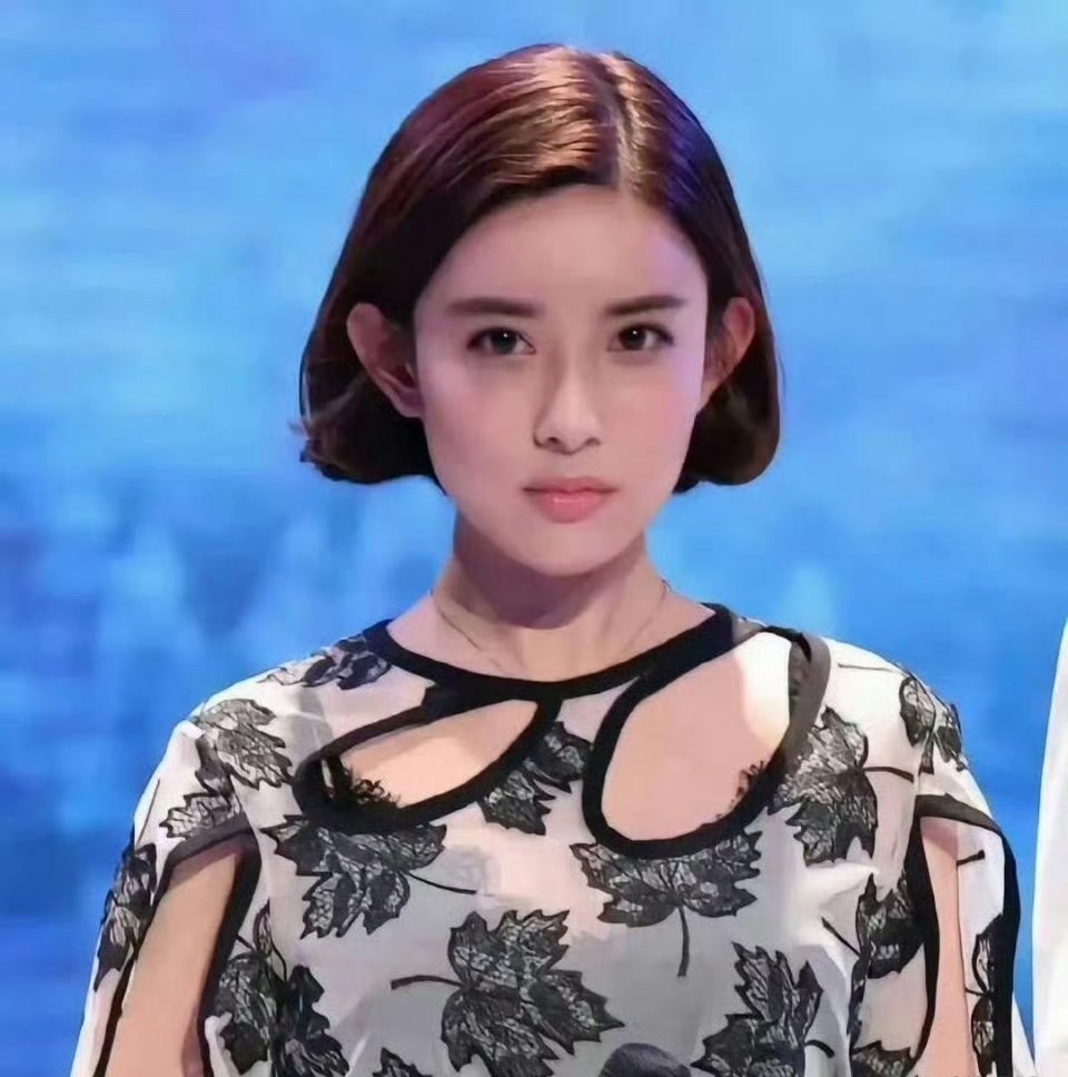 孟子义刚出道就这样，不明白为什么那么多人非说她Do了？ 