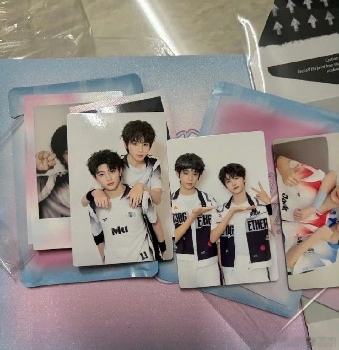 橹穆双人卡终于出现了，是真的吗 ​[彩虹屁][彩虹屁][彩虹屁]好羡慕抽到的人啊