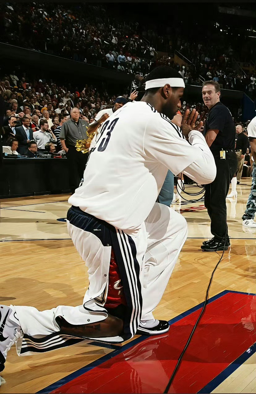 克利夫兰骑士2026nba全明星投票骑士詹姆斯 记得多多给咱们自己人投投票哦！抱