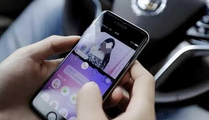 河北，男子一时没把持住，打赏女主播1020元后，女主播给男子发来26段小视频，男