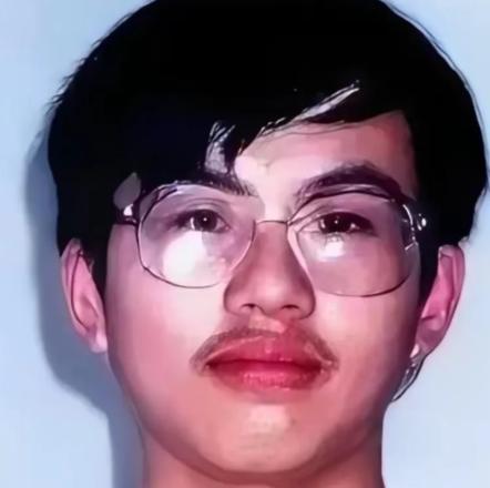 1999年，山东济阳高考状元张来玉被父母改了志愿进入南京大学。不料入学不到一年后