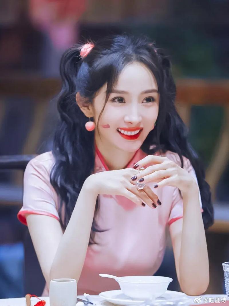 杨幂靠《生万物》逆袭！演农村妇女获狂夸，赵丽颖近期有点“哑火”？  谁能想到杨幂