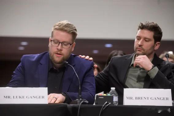 美国新闻网：被移民官员杀害的蕾妮·古德，她的两个兄弟呼吁国会采取行动

蕾妮·古