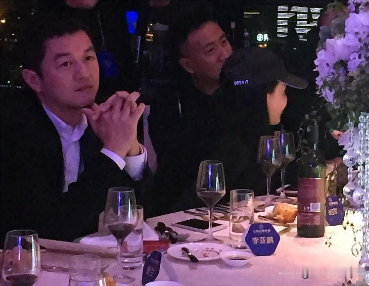 李亚鹏真是个好父亲，无论对王菲的女儿窦靖童，还是对自己的女儿李嫣，还有跟二婚妻子
