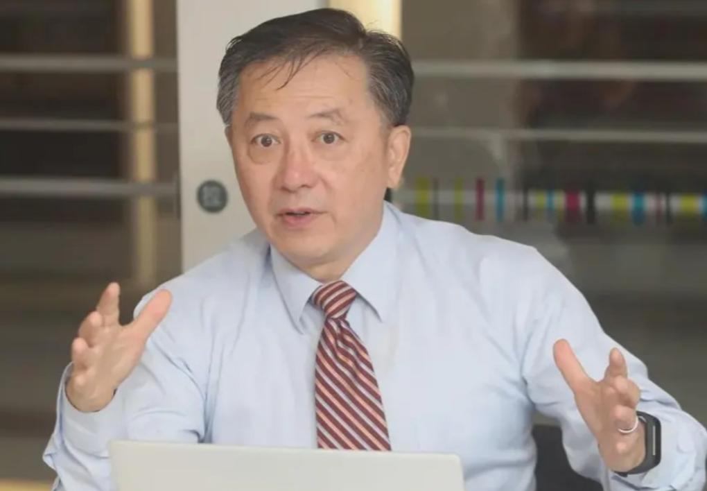 叫嚣“看不到中国大陆在台海战争有赢的可能性”，还鼓动民进党应强力打压、惩办岛内统