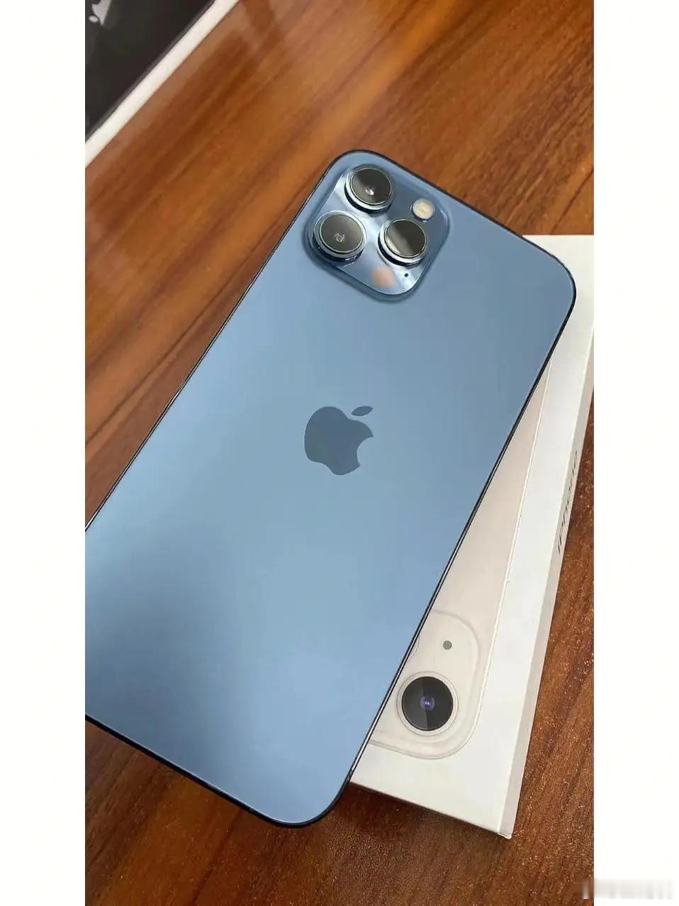 #iPhone成了去年中国最畅销的手机#不只是去年，虽然关于苹果的吐槽，但每年苹
