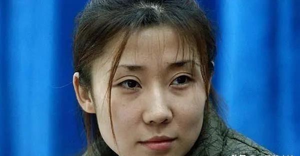 1992年11月17日，路茗茗的父亲路遥逝世，同年，她跟随母亲林达移居北京。之后