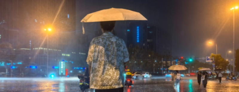 #第一学历限制为何最后才告知# 【名校硕士因第一学历是专科遭拒：如果真是硬门槛，