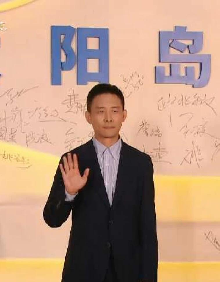 哈尔滨文化旅游宣传大使张译 走上首届太阳岛电影周启动仪式 入场式，他将以形象大使