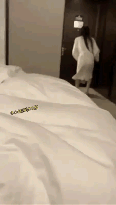 她在干嘛呢？事情不一般？？？