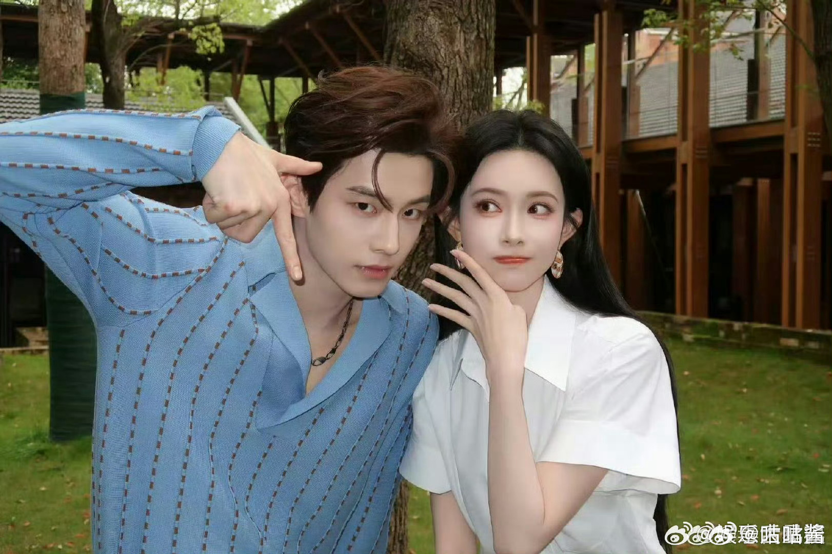 孟子义何与百花杀一周年售后孟子义何与百花杀周年合照百花杀开机一周年，呦呦鹿鸣合体