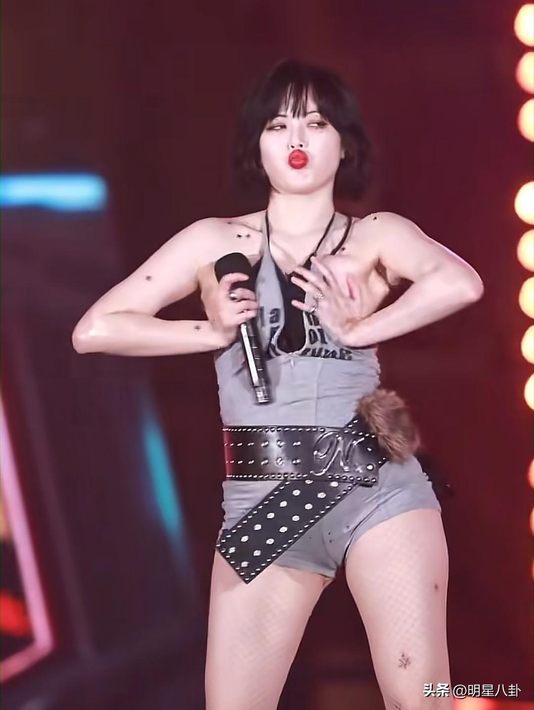 金泫雅现场太性感了，动作太火爆了[呲牙][呲牙][呲牙]虽然我很喜欢泫雅，但是实