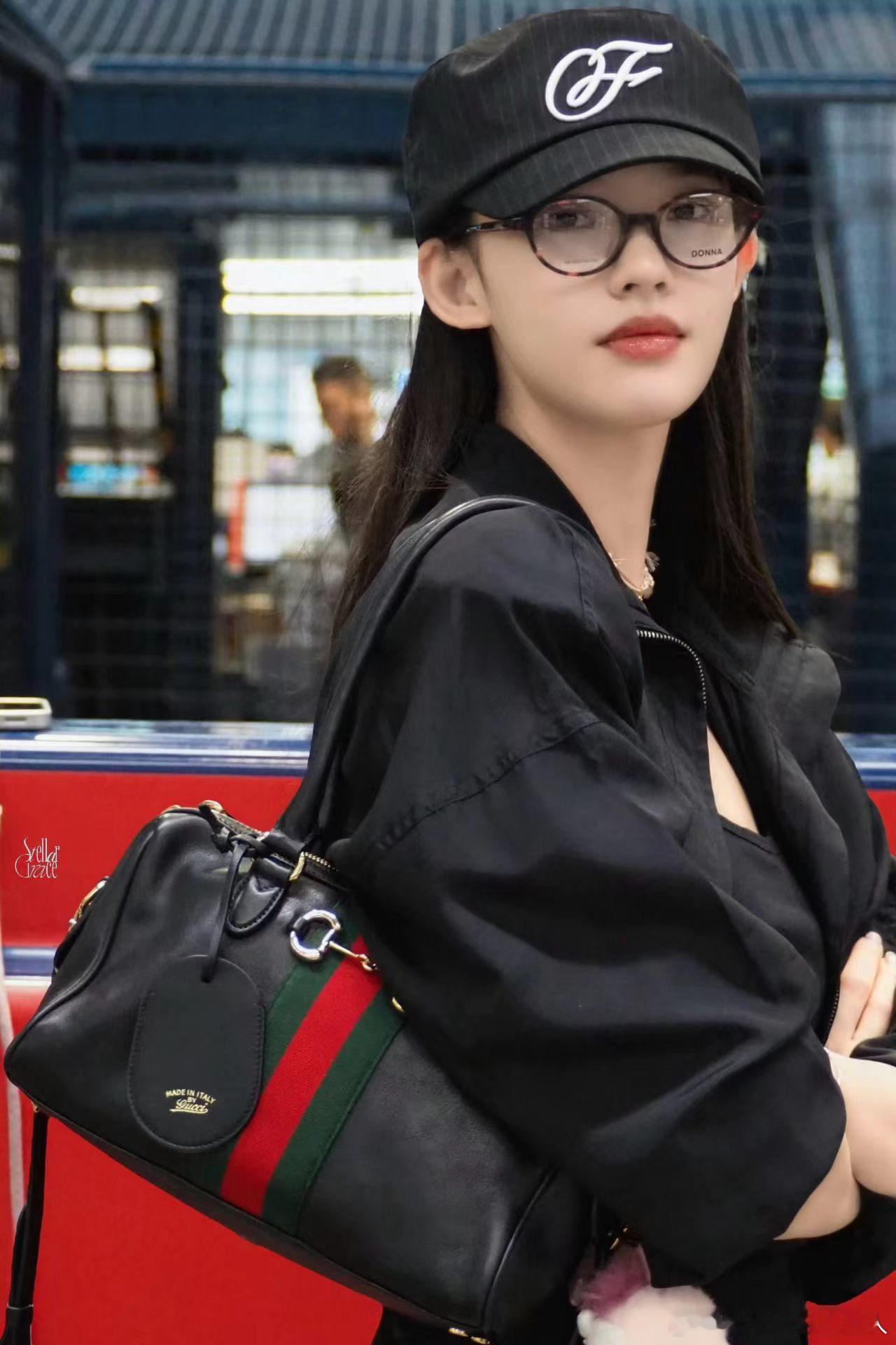 Gucci认领林允 这个趣味话题，也是网友对她时尚感的认可，一次次交出不错的时尚