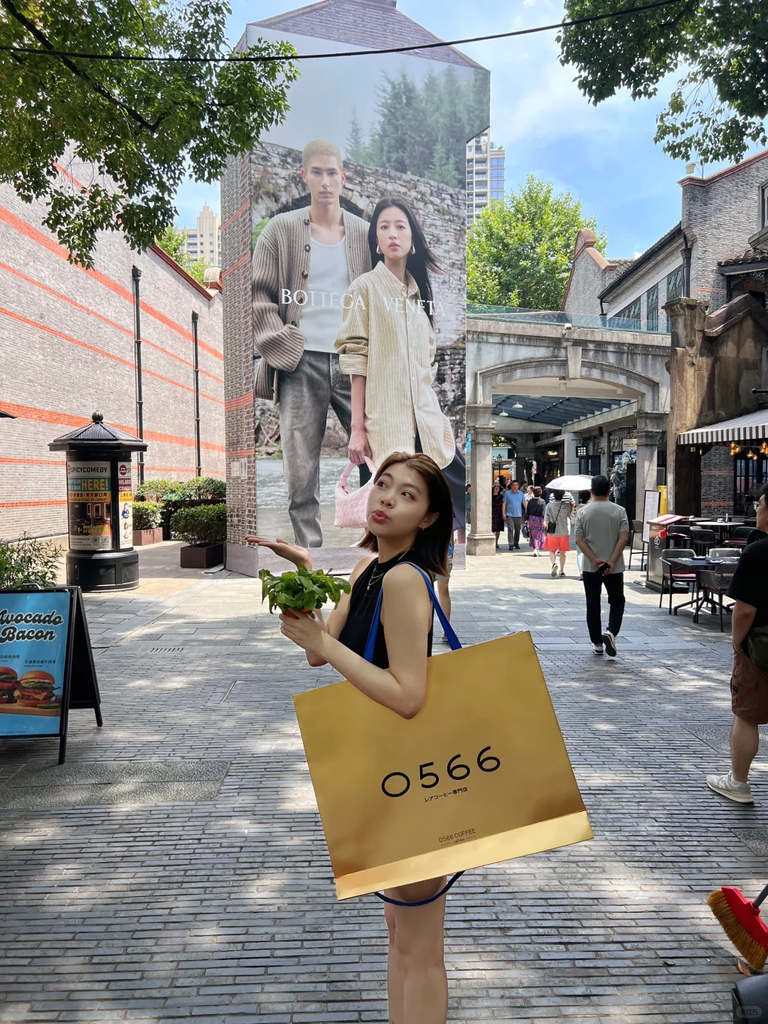 米卡周雨彤！！也太好看了…