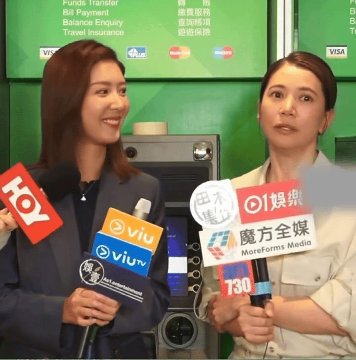 港娱都给袁咏仪憋成啥样了[捂脸]
她是真的没整容！
袁咏仪一脸的生无可恋
隔着屏