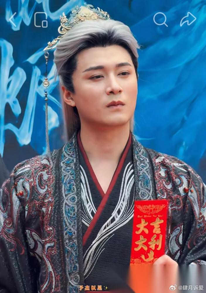 现代装帅出圈，一换古装却肿成了发面馒头，王皓祯这次翻车太惨了。  在现代戏里，他
