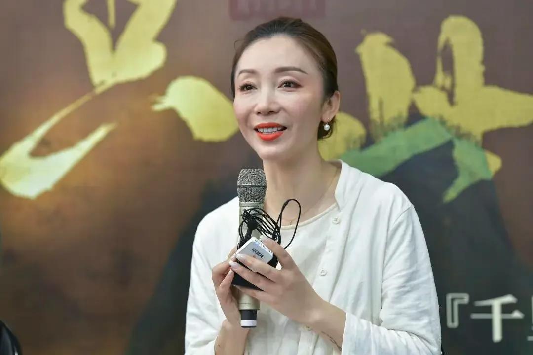 这下四川是真的藏不住这位才女了！不光咱四川人骄傲，全国网友都在为这位80后女导演